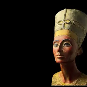 Egyptian Queen Nefertiti Statue