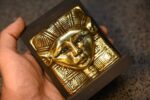 Antique Hathor Statue – Egyptian Goddess of Love, Gold Leaf Sculpture - صورة إضافية 10