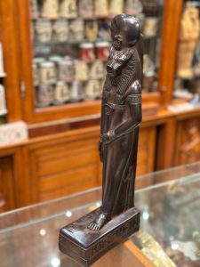 Black Basalt Sekhmet Statue – Egyptian Goddess of War Sculpture - صورة إضافية 2