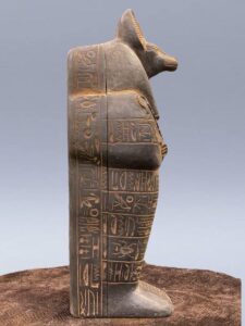 Hand-Carved Basalt Anubis Sarcophagus: Egyptian God Statue (40cm) - صورة إضافية 10