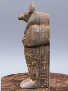Hand-Carved Basalt Anubis Sarcophagus: Egyptian God Statue (40cm) - صورة إضافية 3