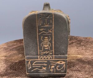 Hand-Carved Basalt Anubis Sarcophagus: Egyptian God Statue (40cm) - صورة إضافية 7