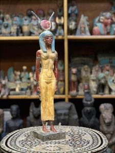 Hathor-Goddess of heaven, love, beauty, happiness and fertility in ancient Egyptian mythology-sculpture antiques statue - صورة إضافية 2