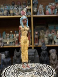 Hathor-Goddess of heaven, love, beauty, happiness and fertility in ancient Egyptian mythology-sculpture antiques statue - صورة إضافية 3