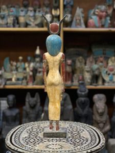 Hathor-Goddess of heaven, love, beauty, happiness and fertility in ancient Egyptian mythology-sculpture antiques statue - صورة إضافية 5