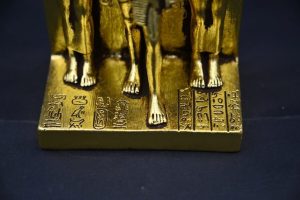 Menkaure Triad Statue – Egyptian Pharaoh, Goddess Hathor, Wife - Gold Leaf Stone - صورة إضافية 8