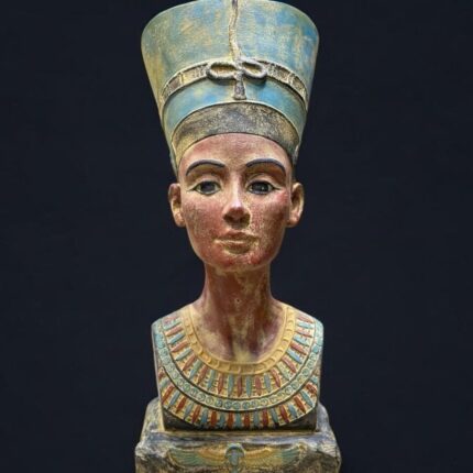 Queen Nefertiti Egyptian Statue