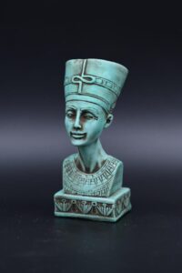 Queen Nefertiti Head Statue: Egyptian Decor Replica - صورة إضافية 2