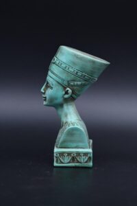 Queen Nefertiti Head Statue: Egyptian Decor Replica - صورة إضافية 3