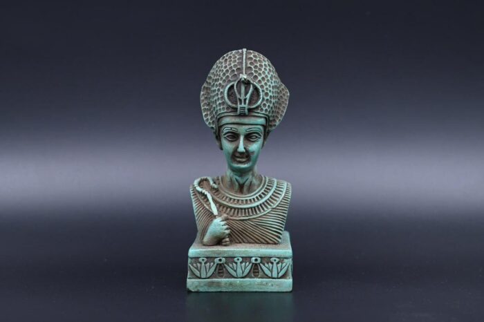 ramesses-ii-statue-egyptian-king-ramses-stone-sculpture-1-700x466 Ramesses II Statue: Egyptian King Ramses Stone Sculpture - Image 1