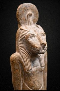 Red Granite Sekhmet Statue, Ancient Egyptian Lion Goddess - صورة إضافية 3
